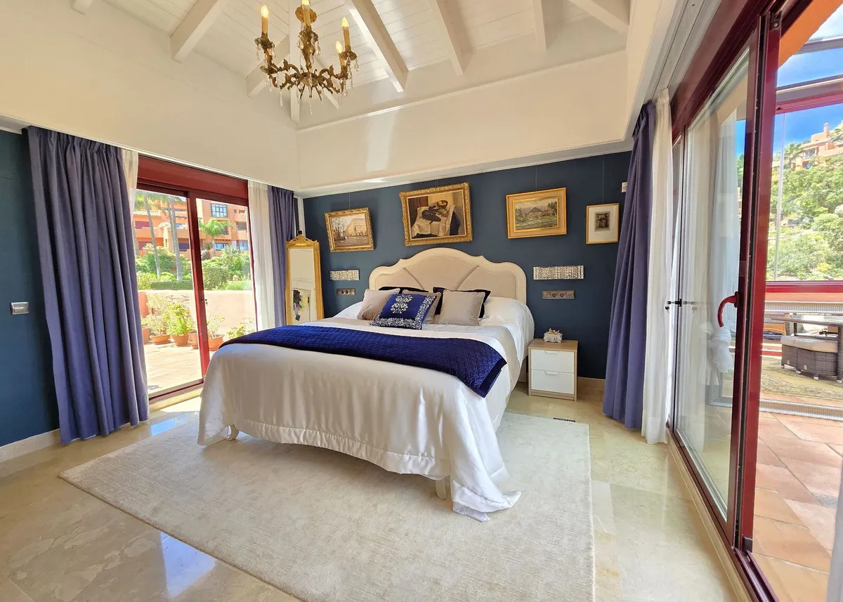 e1338038-2603-4921-9d8c-5d7895e72d06