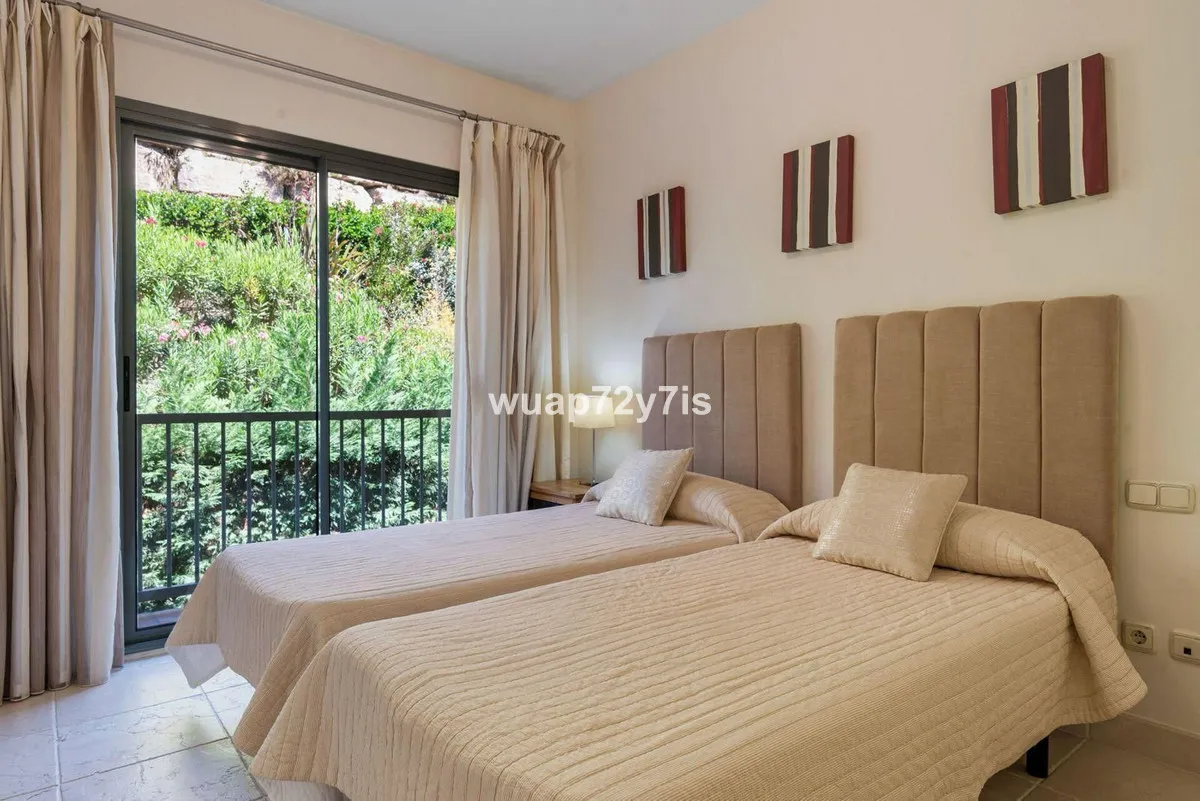 2863b8d1-1c37-4f34-b51e-1b5fa7c50c45