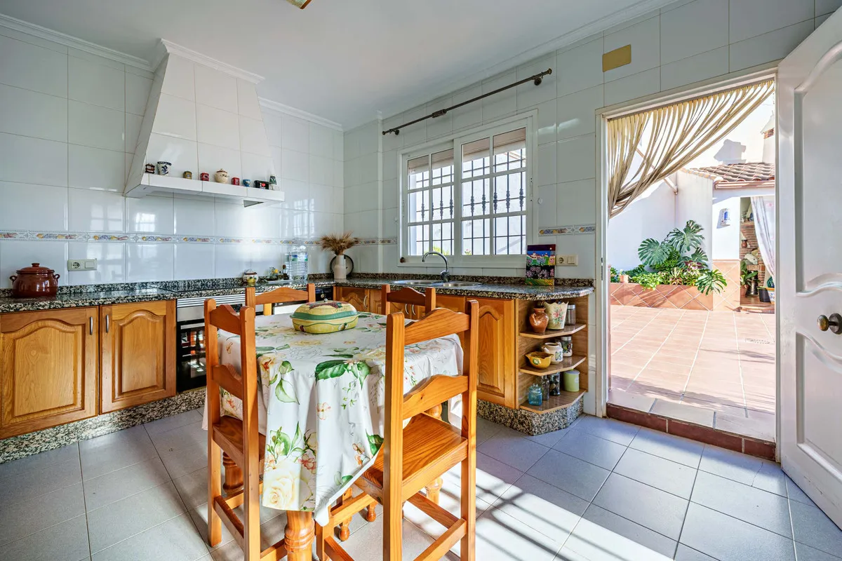 ef75ca6f-233b-4127-8fd0-ca1c9de4ef59