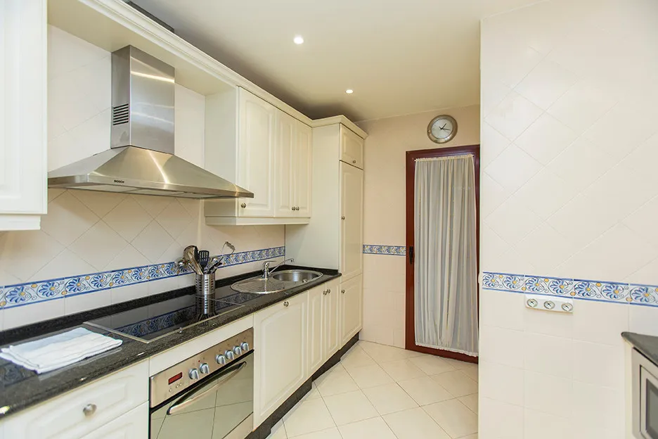 e2e34b03-6b9e-43c6-b558-3f3a530a8a49