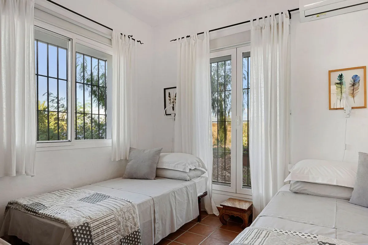 1dcd061b-f51a-4e46-93f5-edb3c5265735