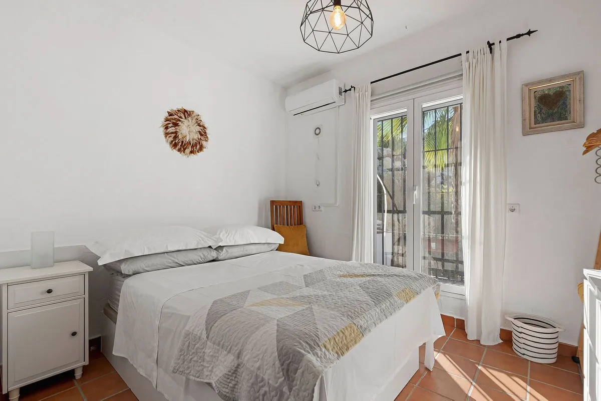 37d0c4d1-e5de-43d5-8c55-a97b61317f3a