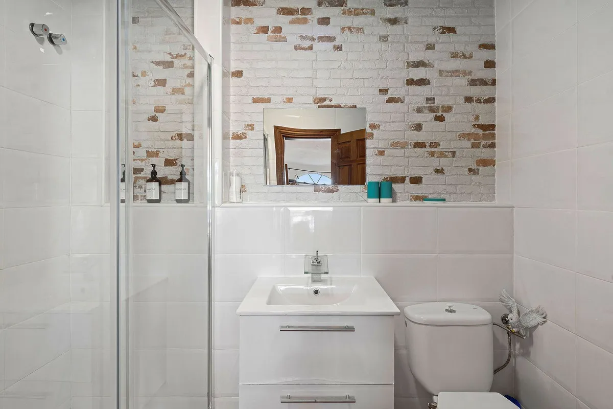 dbba7b82-c715-4006-8643-f8a488f3c862