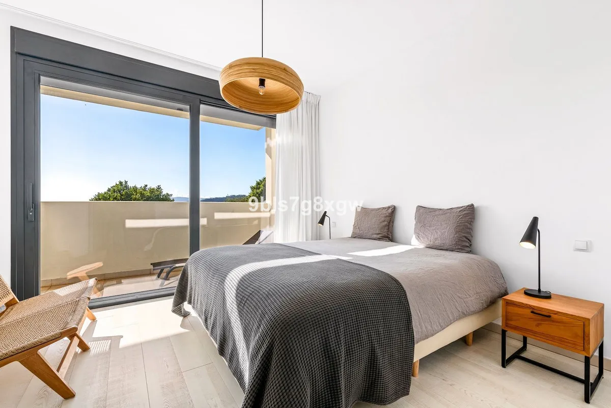 100130e0-410a-4103-9e27-e6e10d271d1b