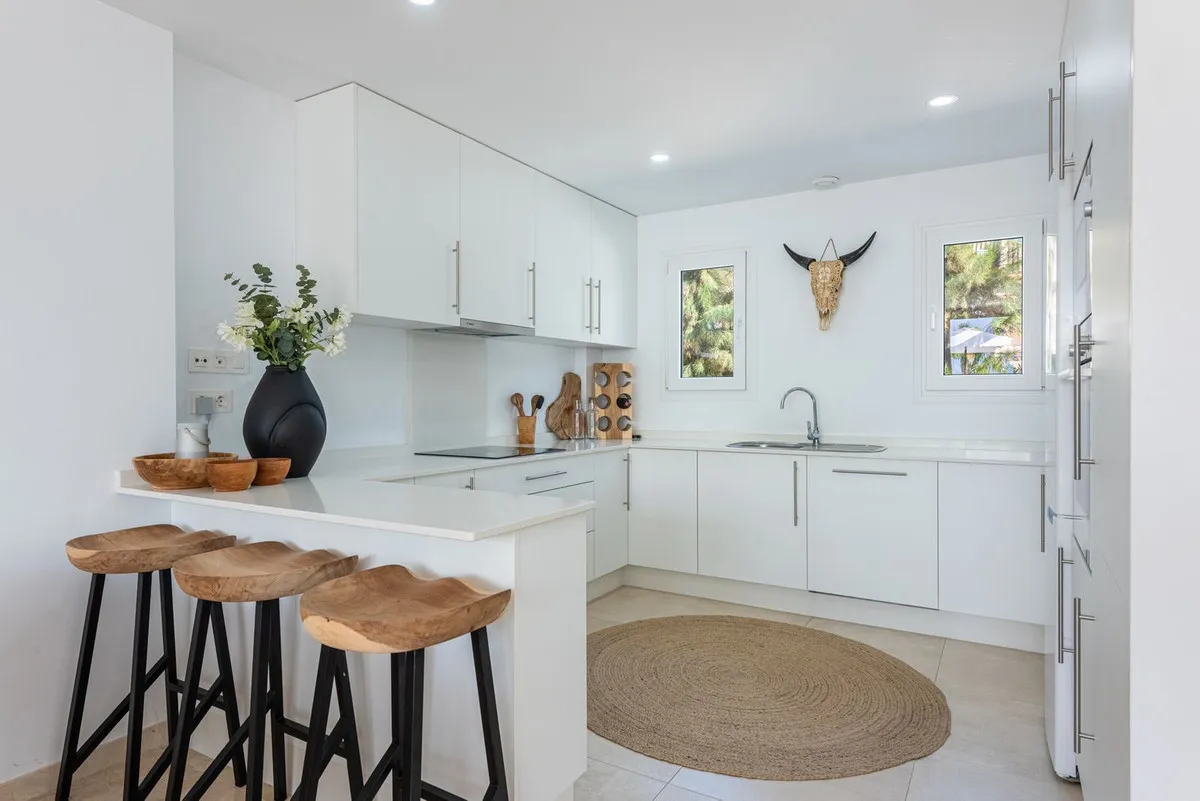 6863c665-5cec-4646-9004-7db0b9493d2a