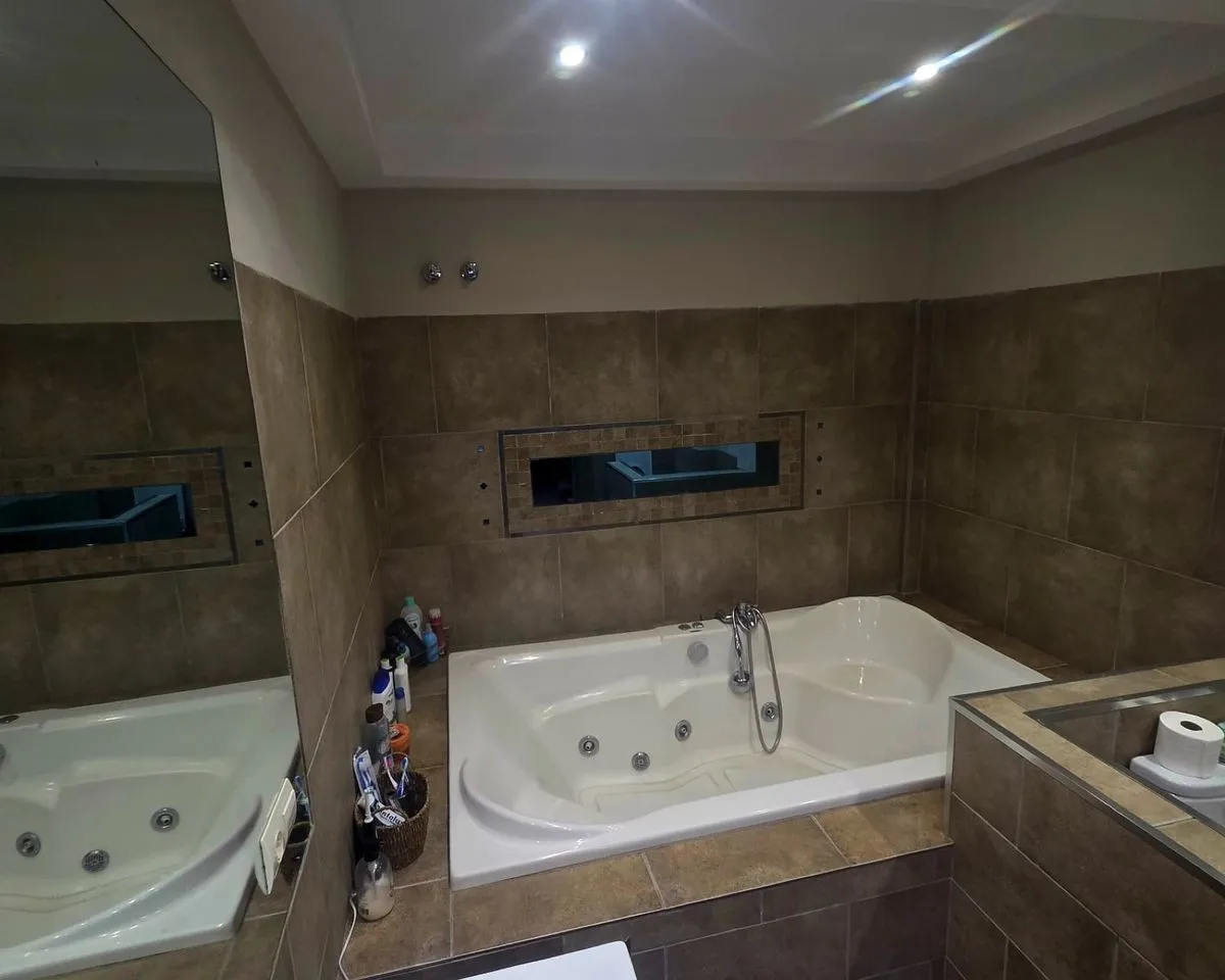 0eb67abc-7b31-4fcc-b373-f4f70d55a933