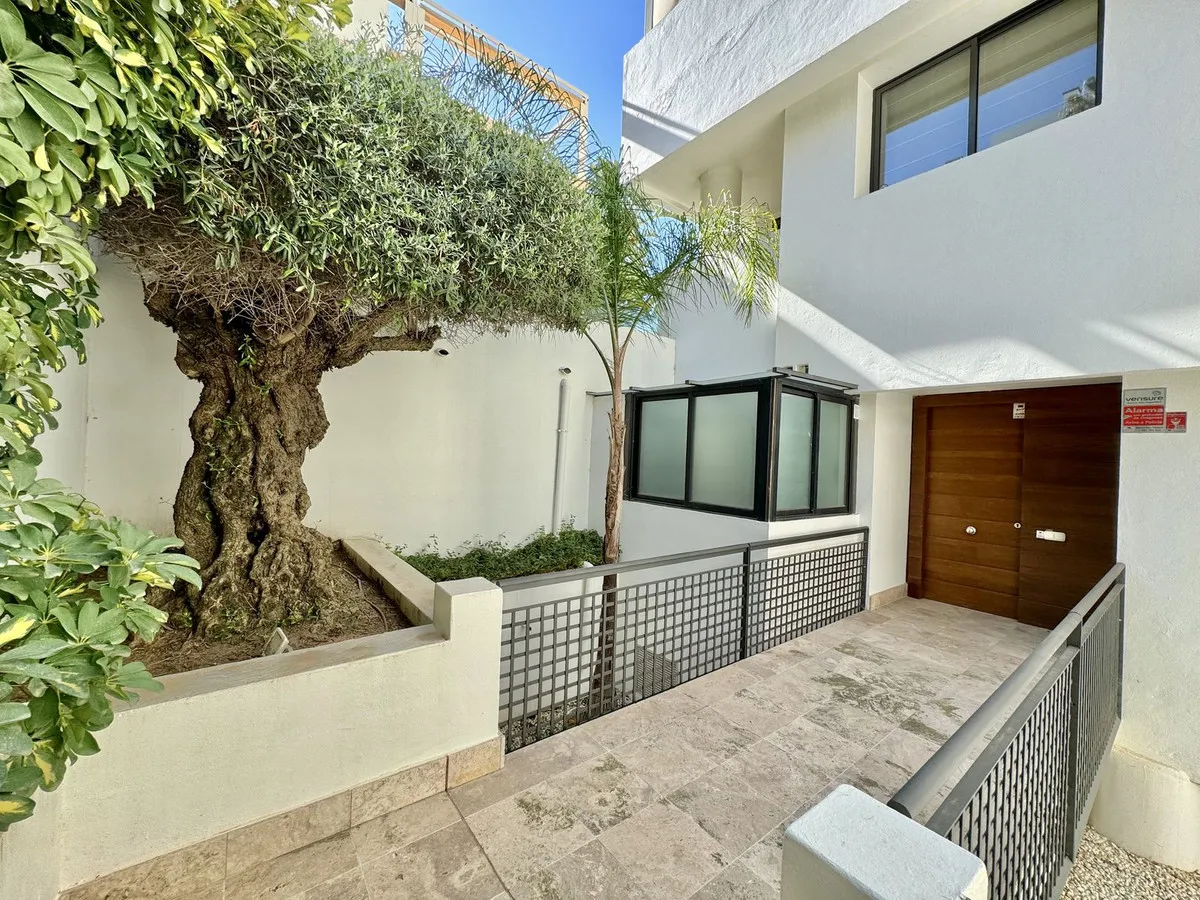 b0ecb5cd-266b-4cb2-a975-7250ca514439