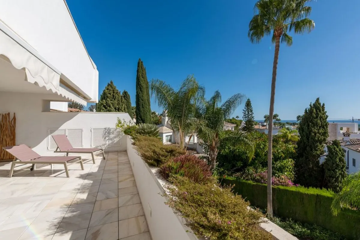 8d8bca8f-d2cd-452f-ad58-fa5c4d90b193