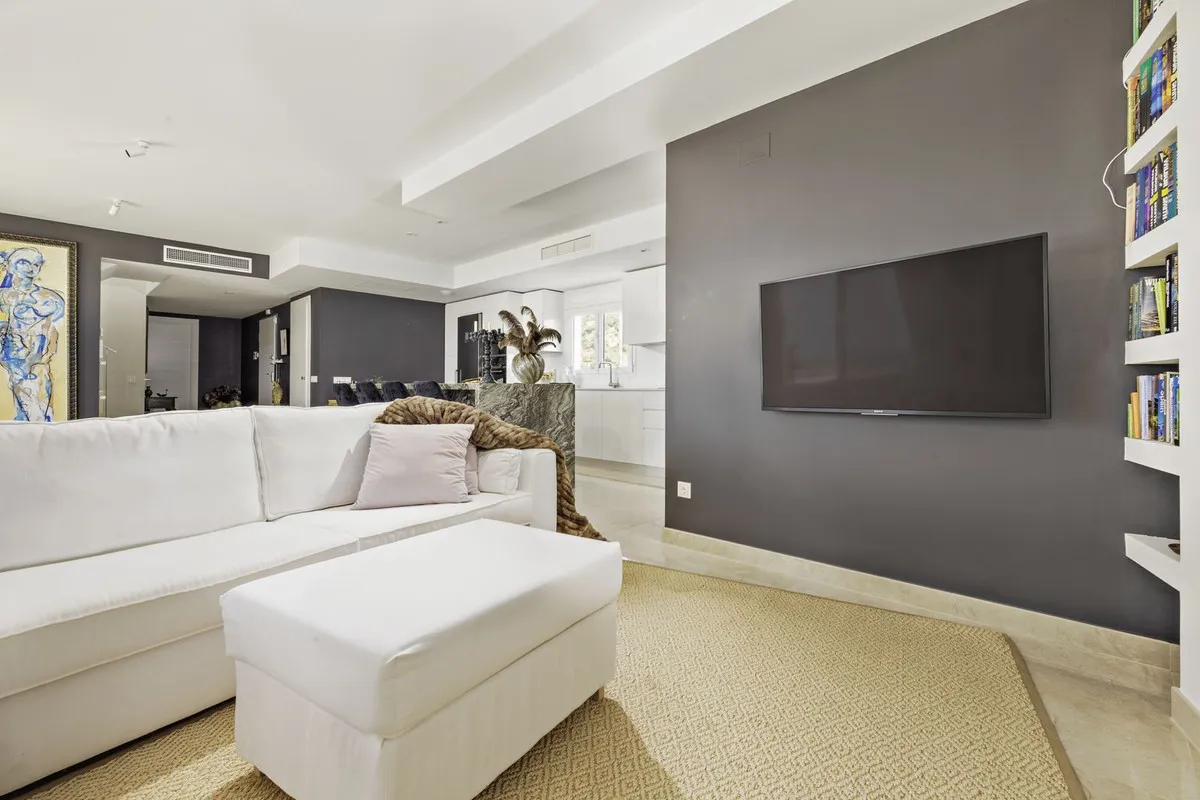 084371ad-d9ca-46c2-8244-50191bdb8165