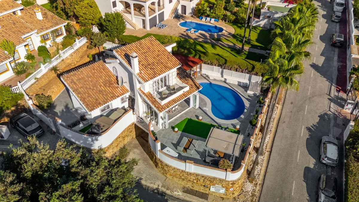 4da36c61-392c-4a48-8d24-4da18a775121