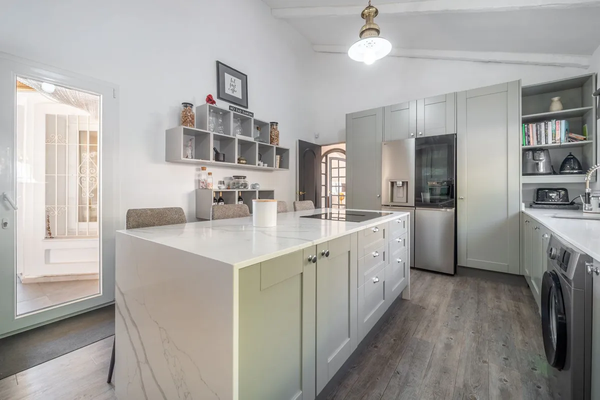 b6ca1ba8-de58-479f-91a5-415c36e53717