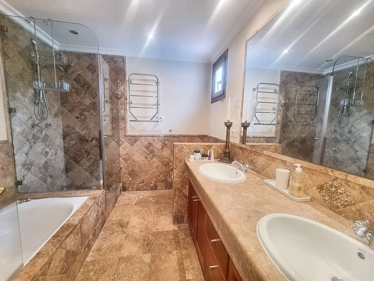 51c27210-77ec-42be-bad0-36f84a0413ad