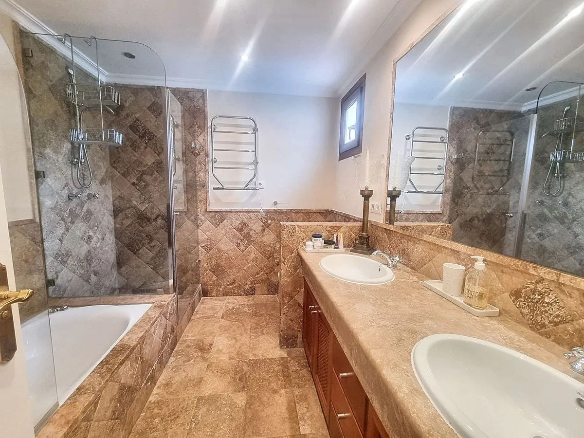 83979801-85d2-47f0-b3e1-4fe929d90de1