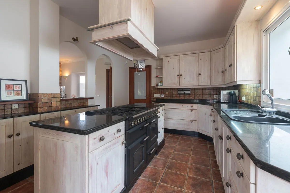 02437548-e735-4db8-896e-df05bd36b4cd