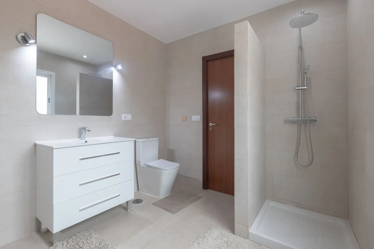 81b496e5-de5b-4f8b-abf9-3b7154790750