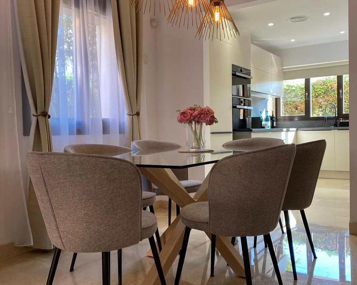 a6a6cc5f-1d28-475b-b739-6de4c656171f