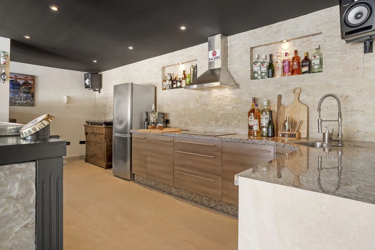 d93372ce-916f-4c6a-a273-817e7e0e1f10