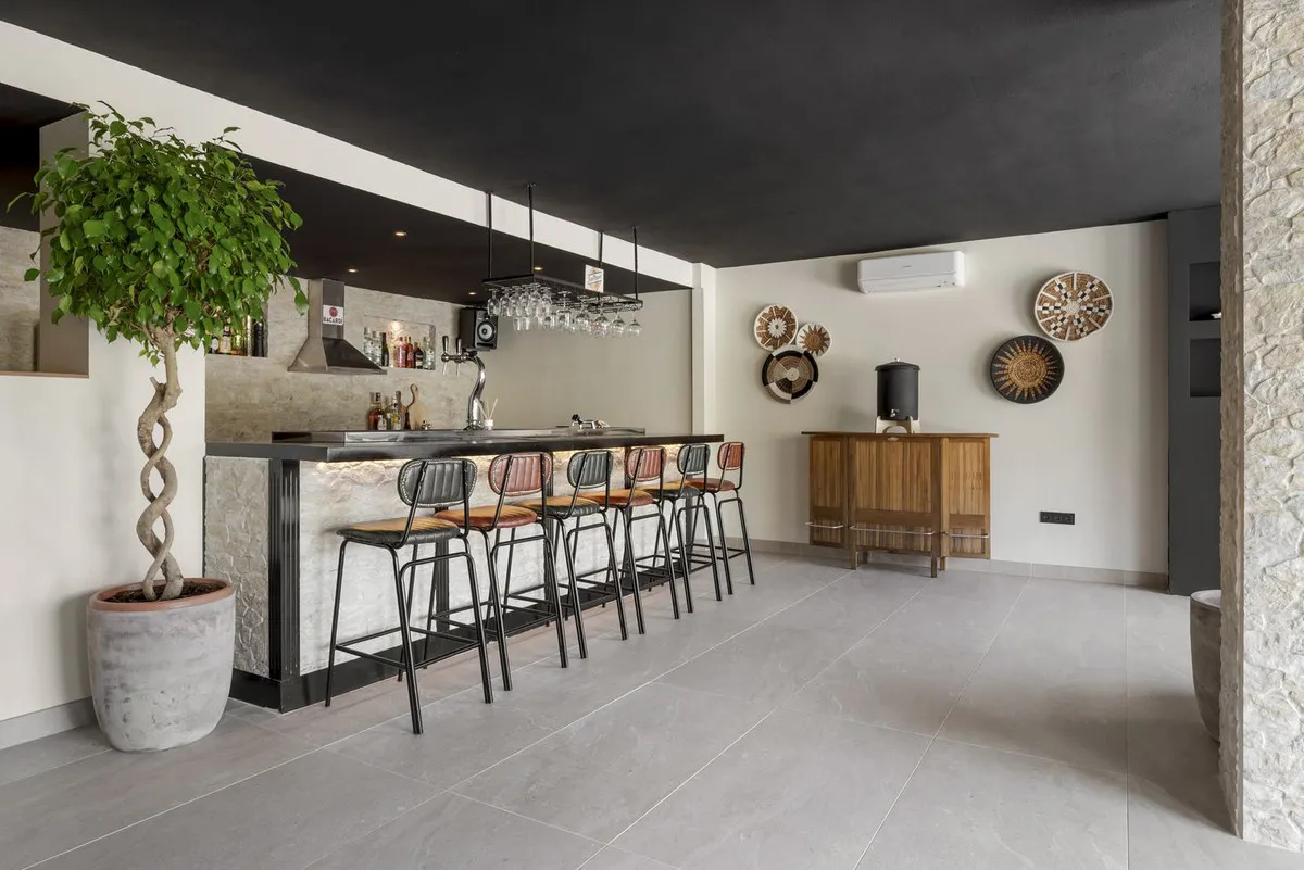 ec82f195-aeab-4ecd-8a56-8c1e350513fd