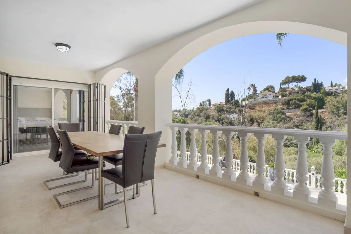 f853c9fe-9037-4c76-b8bd-7d616d3da6aa