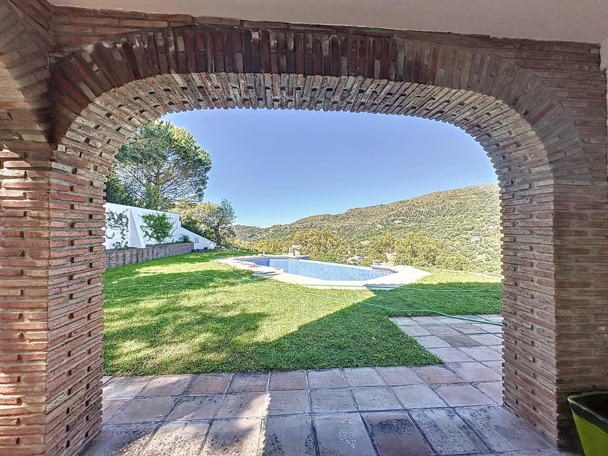 e8bc8058-aed0-440c-adec-c44c2d52aa7a