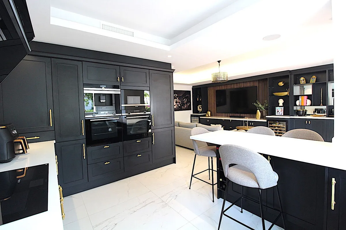 2cde8df5-cc33-41d0-b09c-34b70cd8fe22