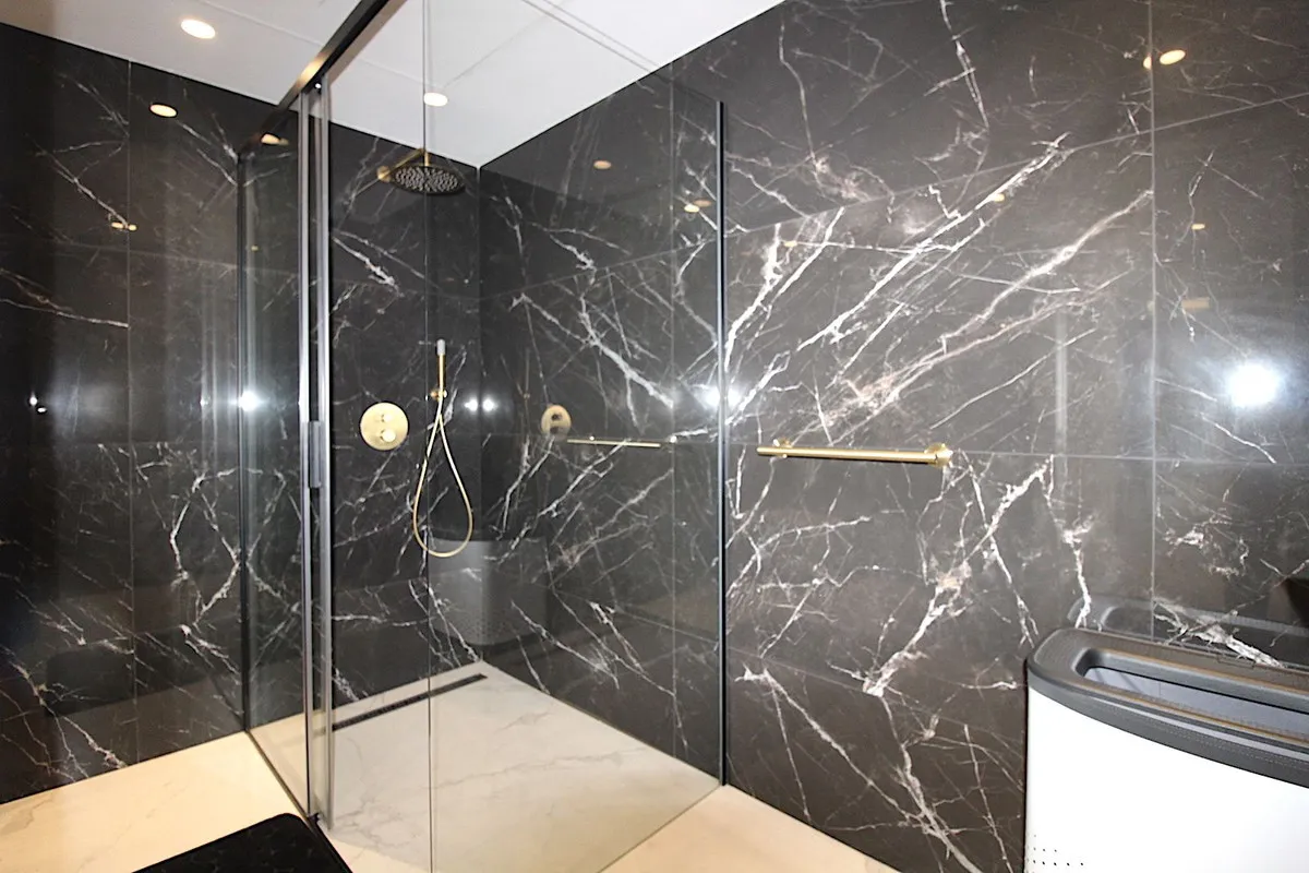 fef48093-8aa6-404d-bf40-bb156f266228