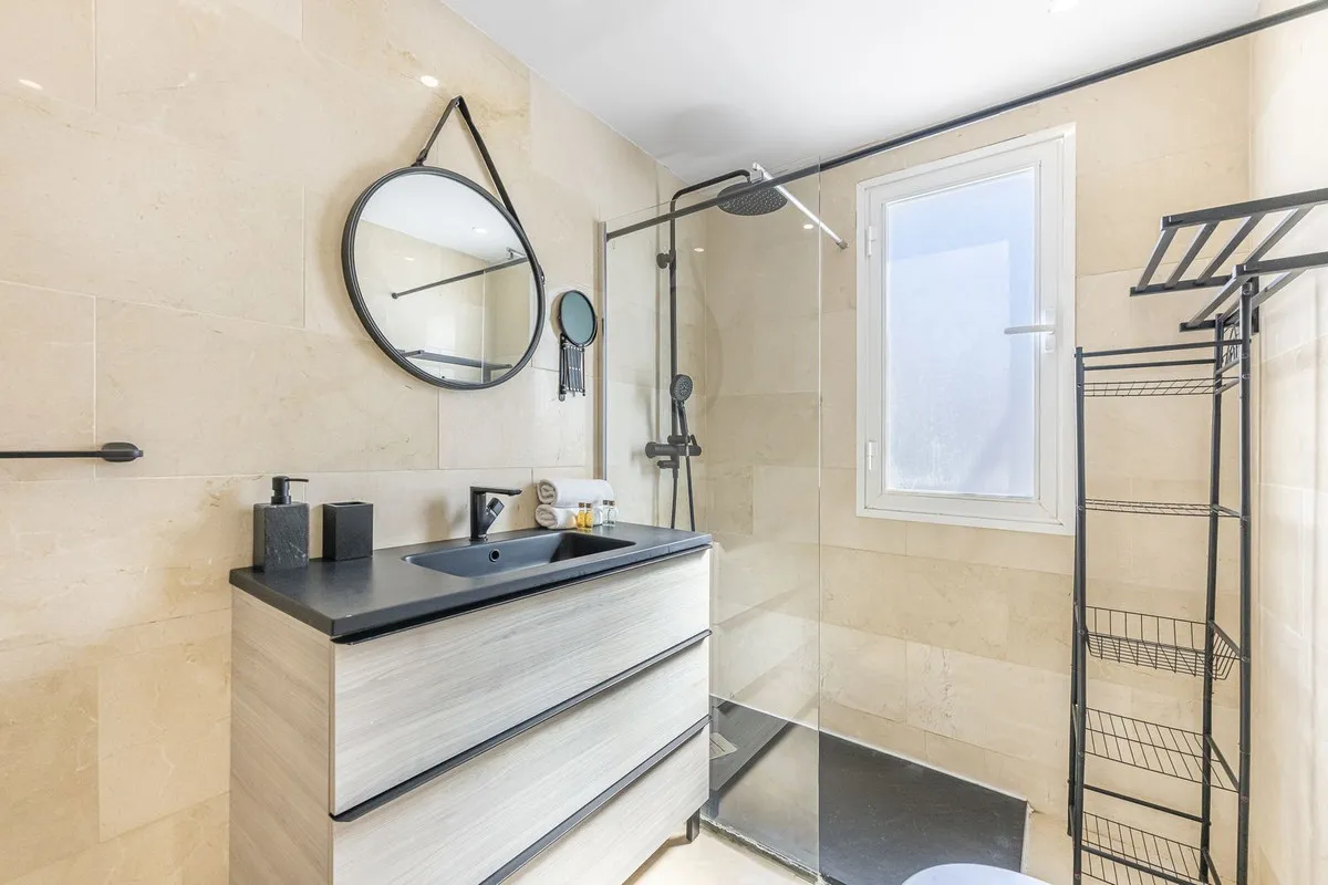 e73fddc0-d333-476f-8f37-13d85448a3ed