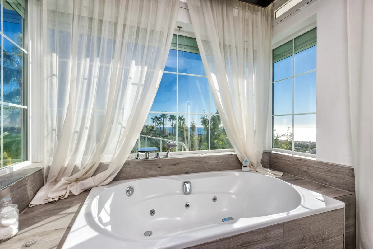 2b24c1db-9446-48cc-a004-a677ee9e7d3c