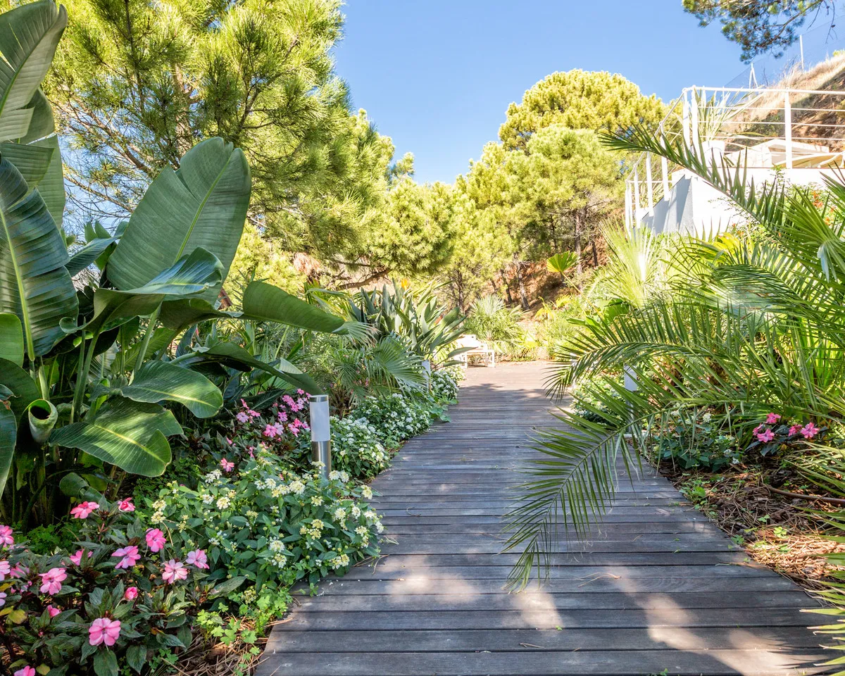 72b1c37a-9ff8-4121-acb2-f4edb0609340