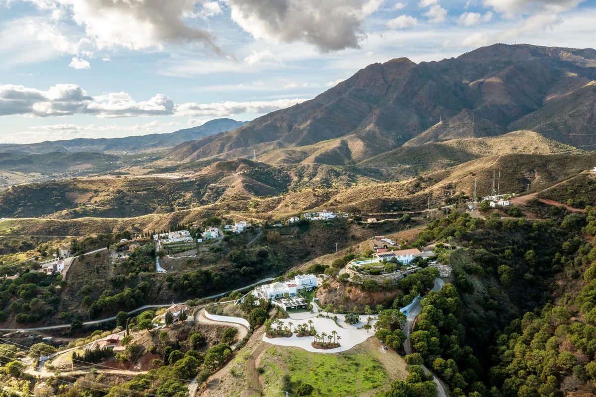 9b8c213d-dad3-4b61-9f6c-5527cd9131d2