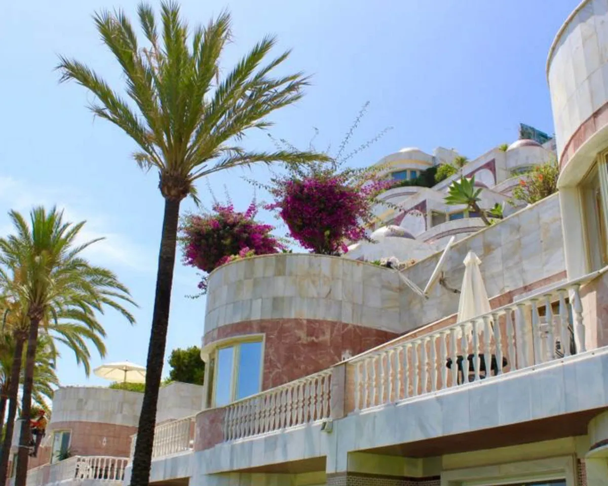 c1782a80-a21b-4906-9197-9442a65a733c