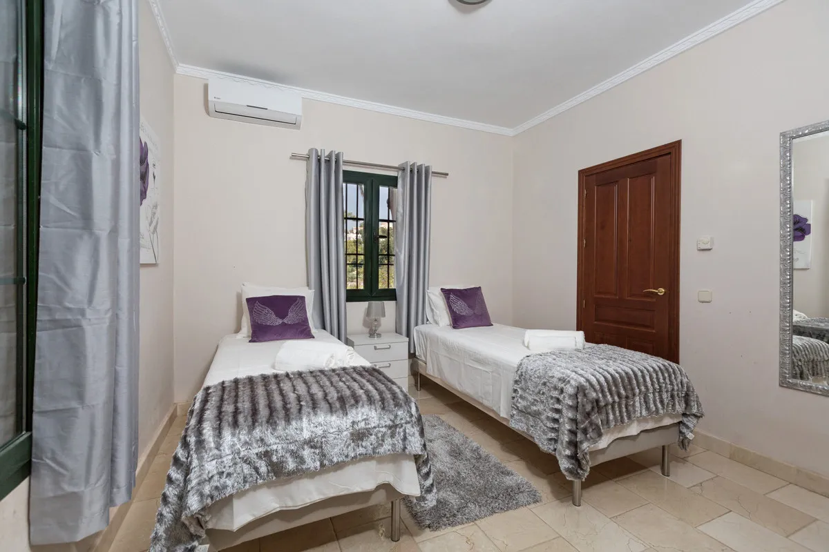 e93f451a-45c0-49a3-a55a-3ba99ff1e1c1