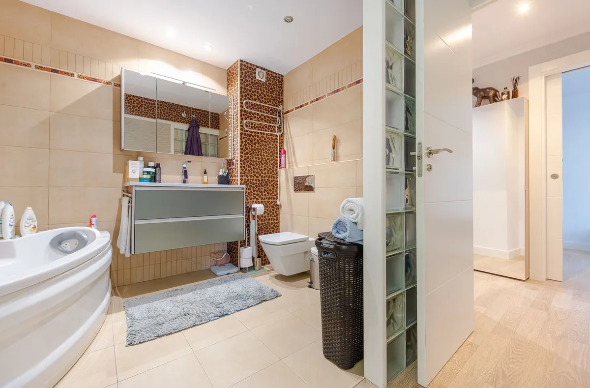 e814eb3b-8cdc-4c71-8be1-a838c67b349a