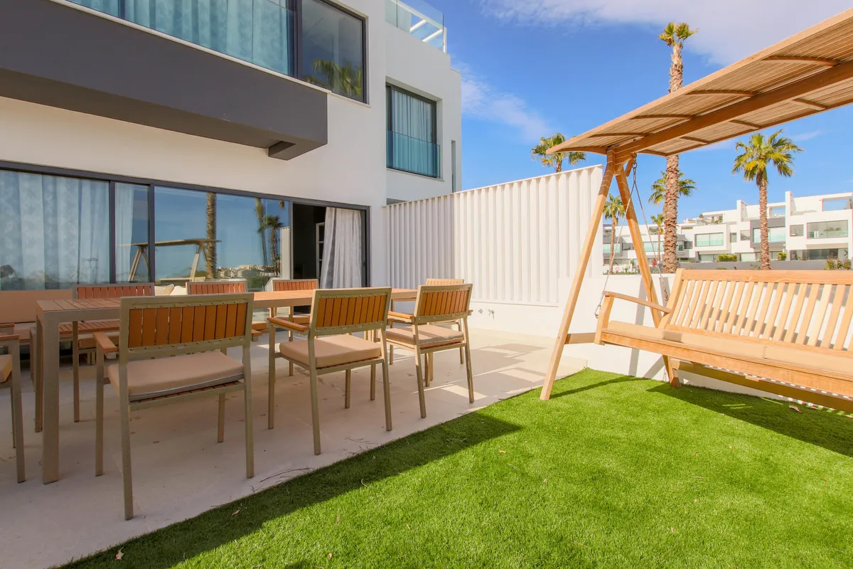 933e85cb-2028-440a-905d-f1e732f80f57