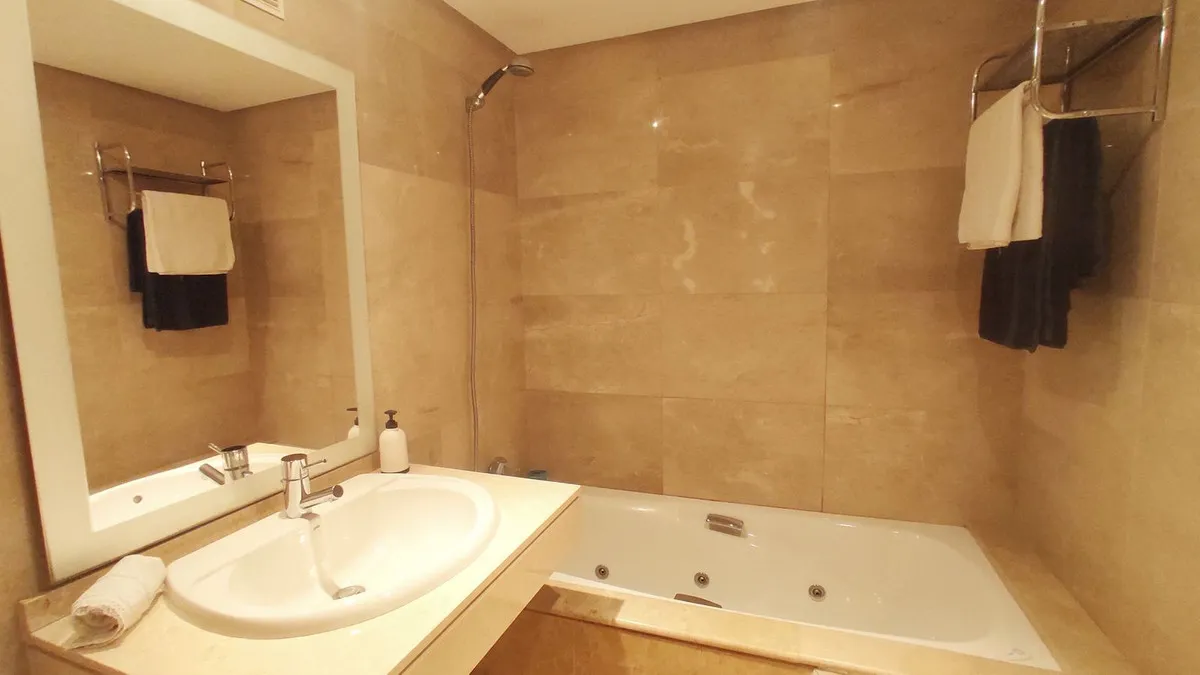 51e15136-f2c8-437d-9c56-c9d1b113244b