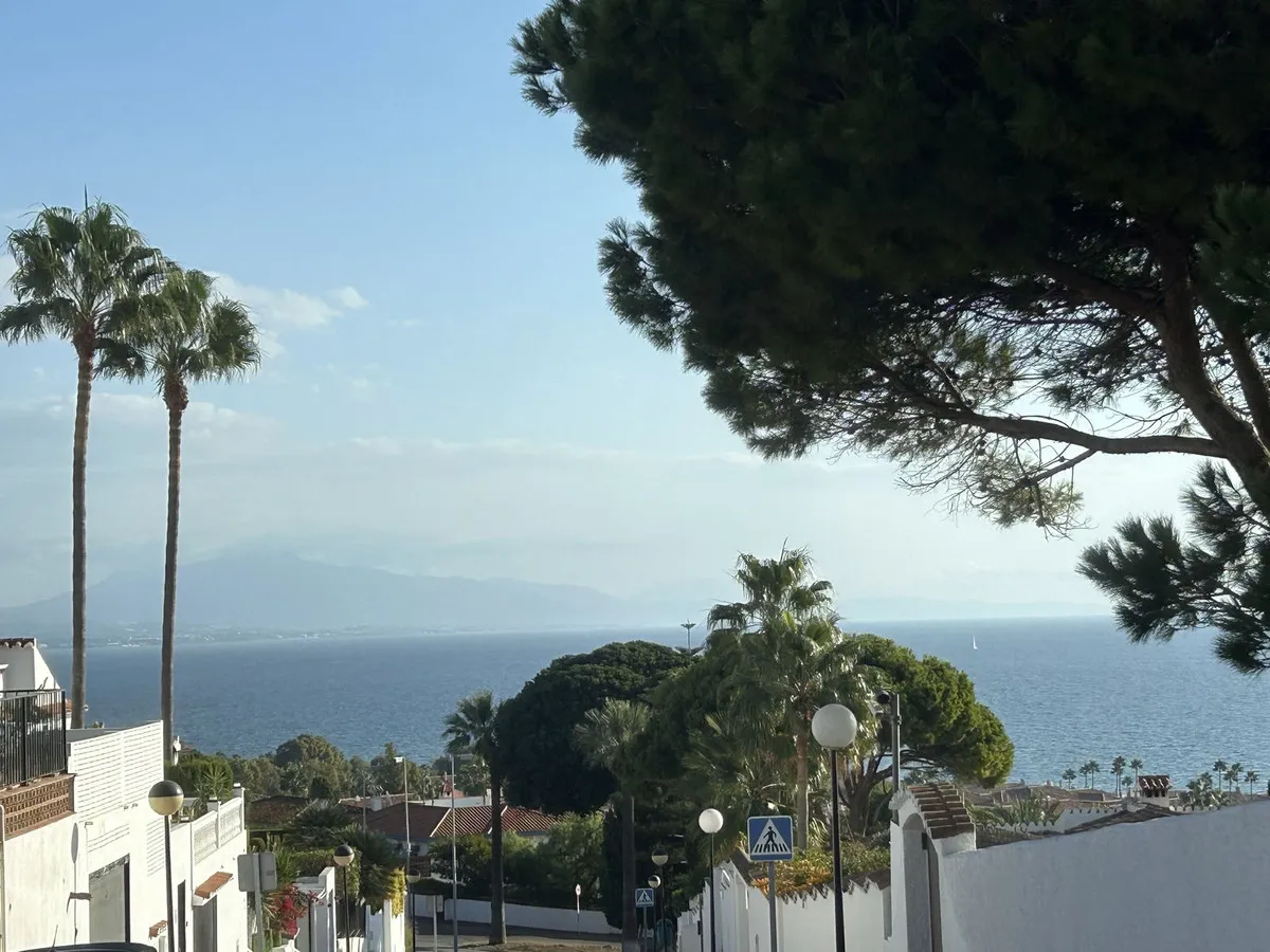 b48fe8ed-3e47-4116-84c7-3aecde0b8c93