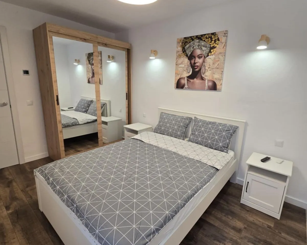 c6b05b77-ec98-424c-9e89-f976f4ccad06