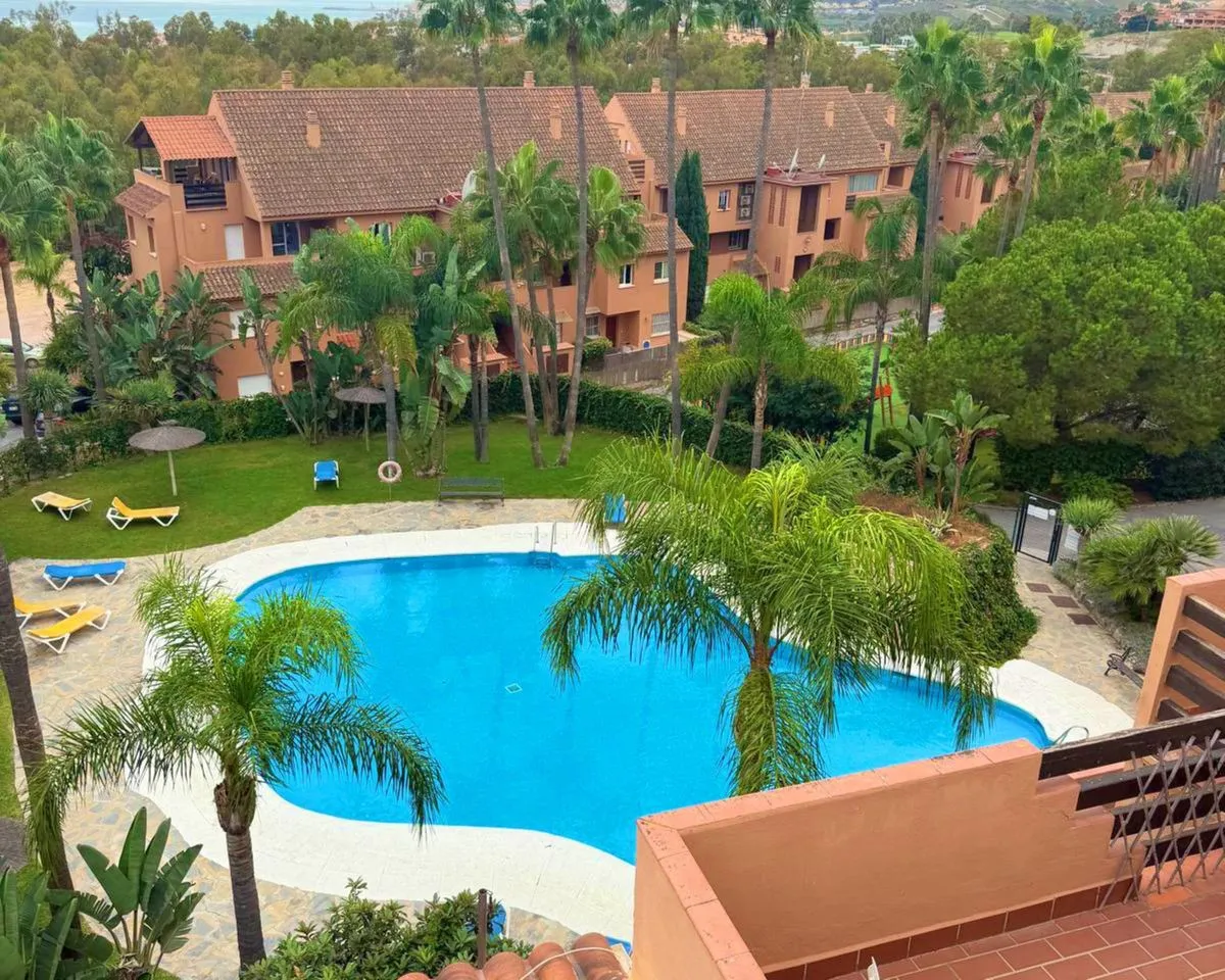 f562113b-fe0c-43fb-aa8f-d13e3c1c3704