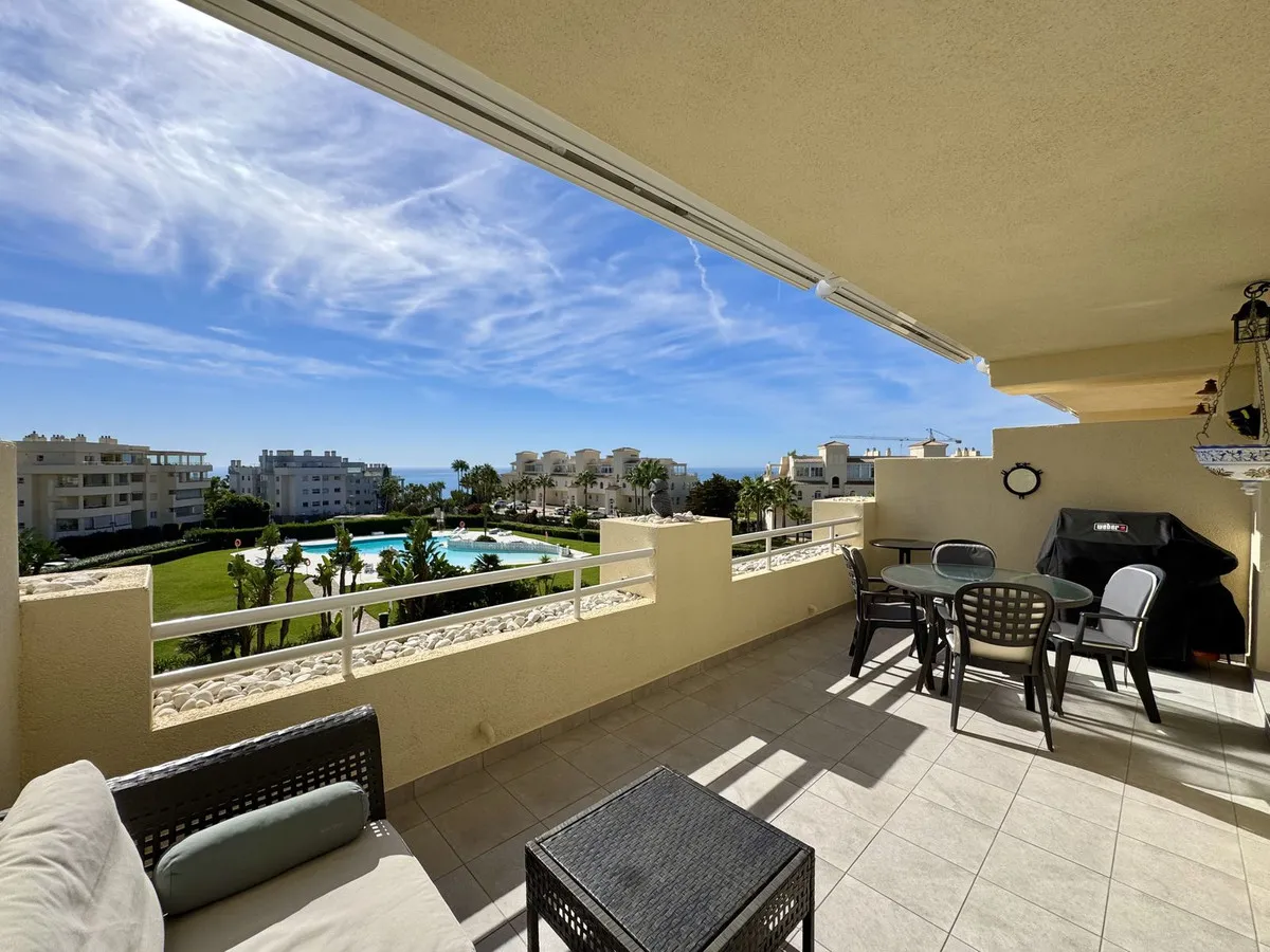 dfaf6f45-ea47-4f3d-824b-ed8e84e33b1c