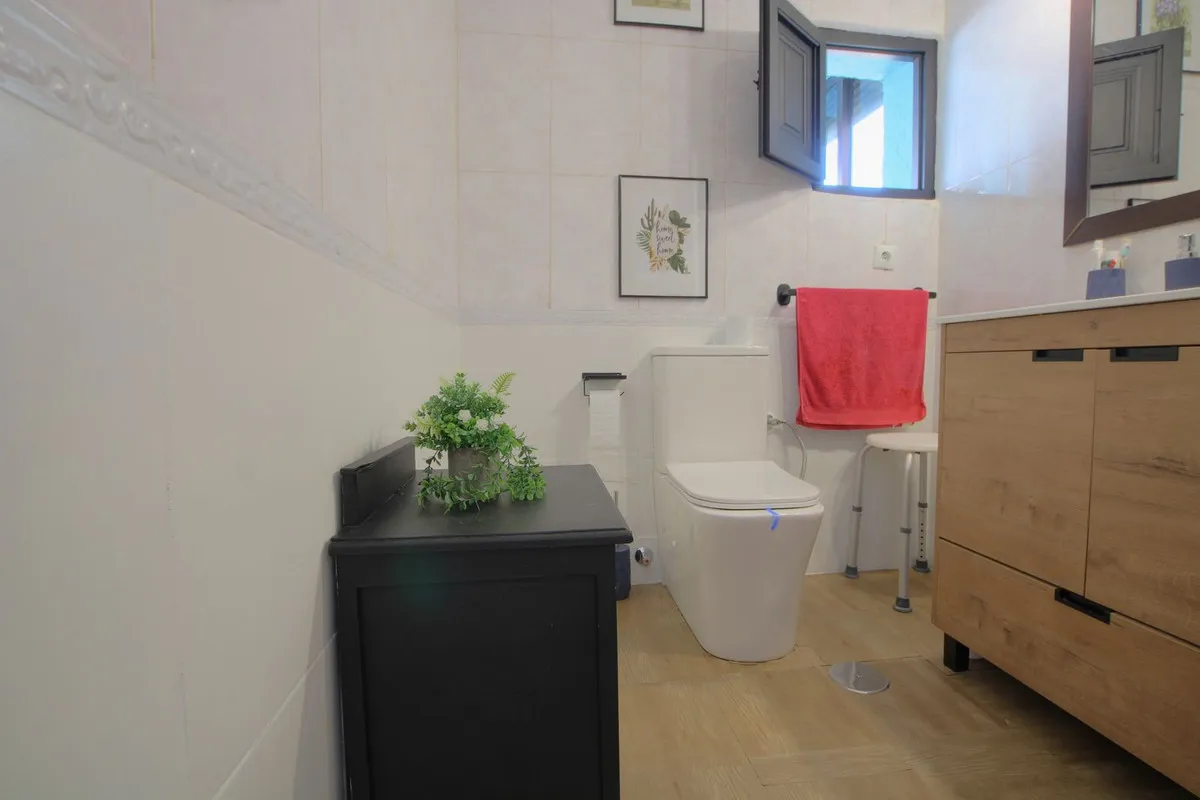 a438f7e9-a34a-4161-a7bc-db7830569b32