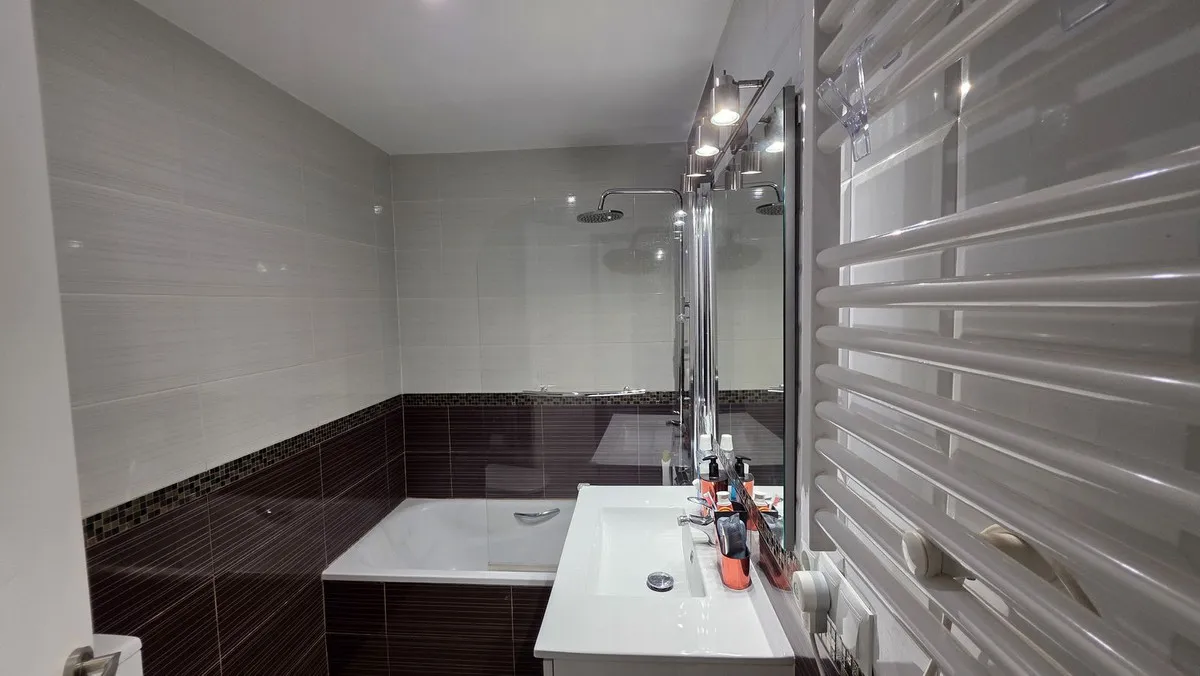 eee27f28-a0c4-46d5-b24d-07ffbdd97341