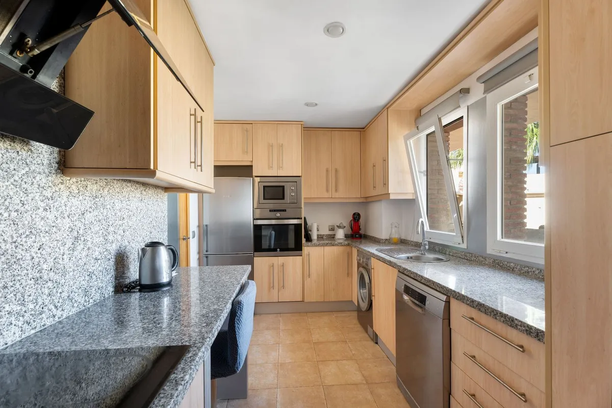 9d459049-11ea-43e7-b75b-fc6f086fb48f