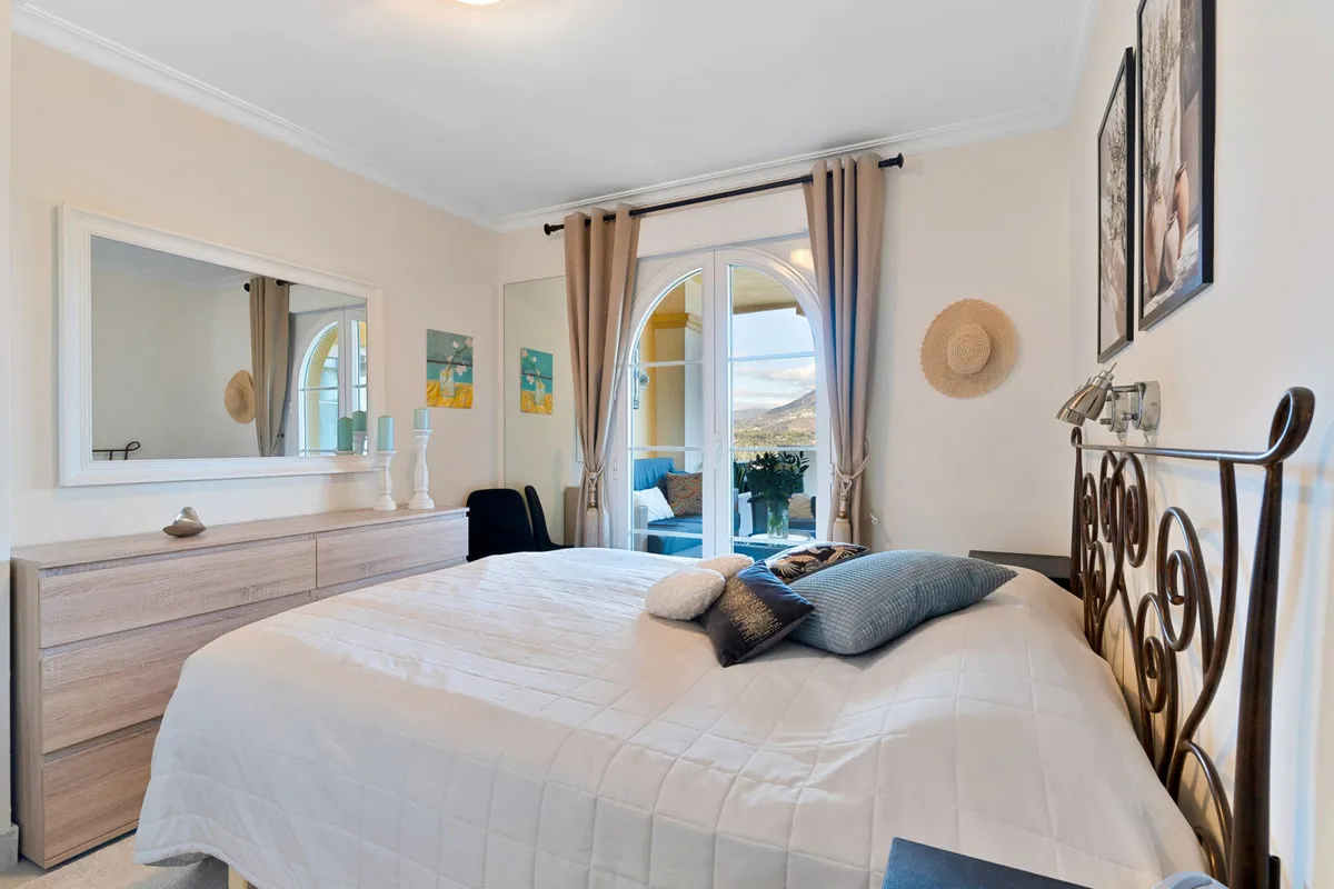 fdb3b34b-bce9-4d08-be72-35db14fd8d12