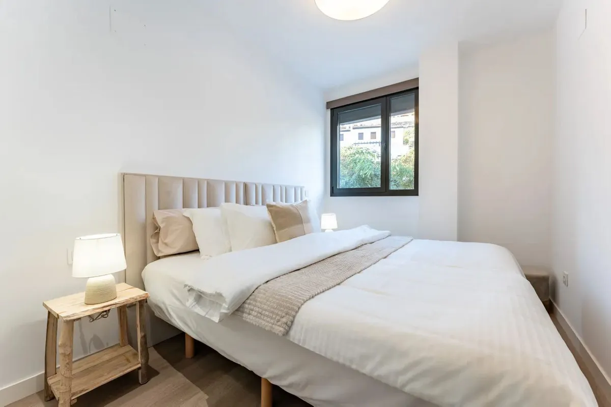 c1941957-8585-4d64-beb5-8fb3a99d5e08