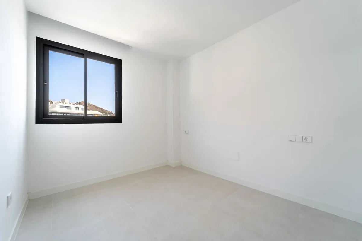 40d0f335-6abd-43d6-8800-3a2936493a78