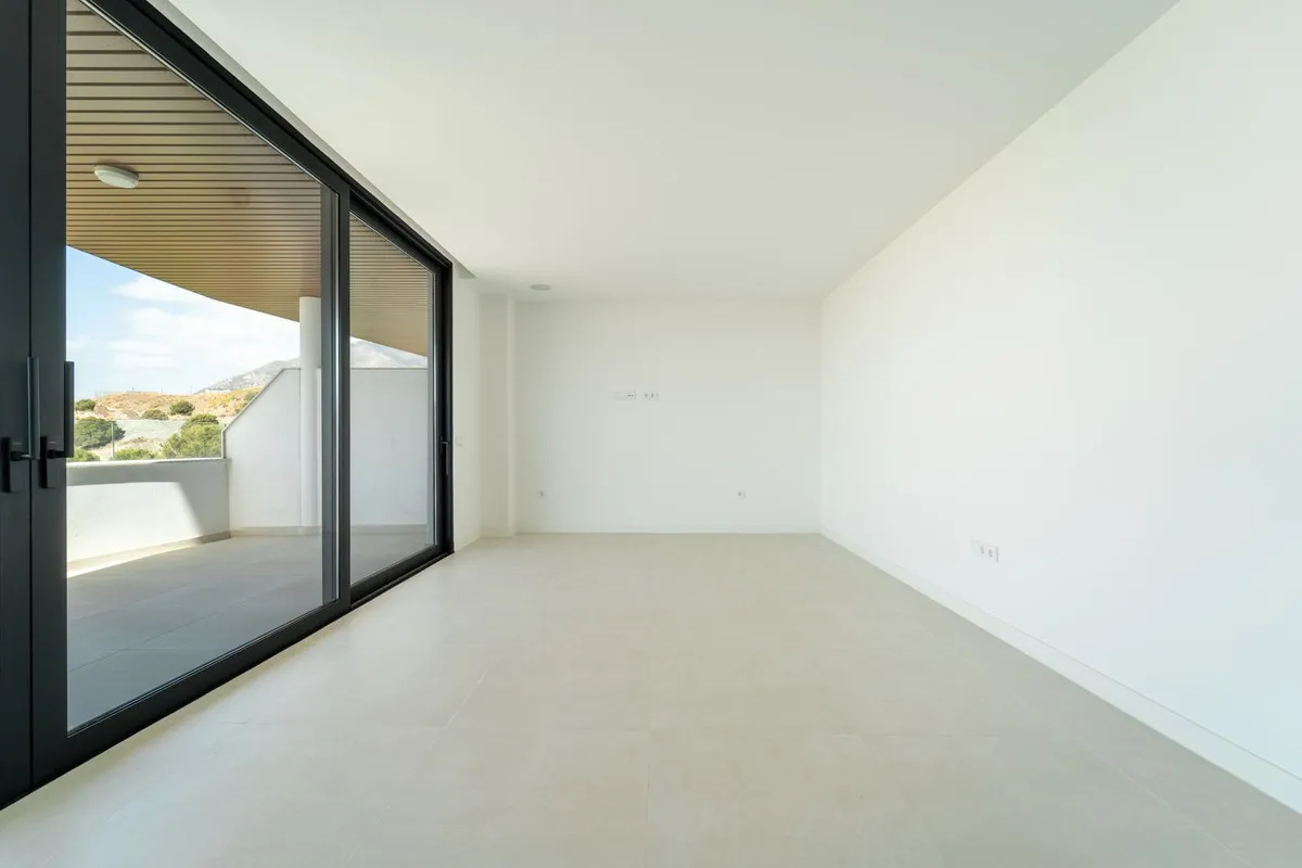 cdeb9700-203d-467a-b9d4-1e41b1673ff1