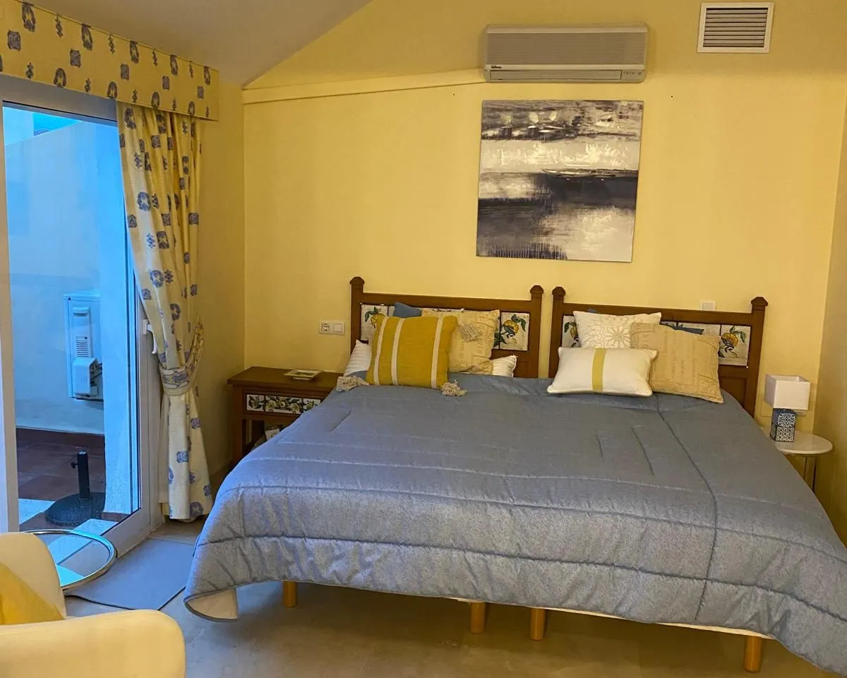 5e864b23-dbca-4a4d-b7c0-290f616d2ffc