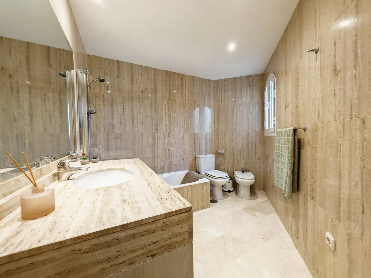 8fecedd8-0b94-4880-bc7f-acfaa248e48d