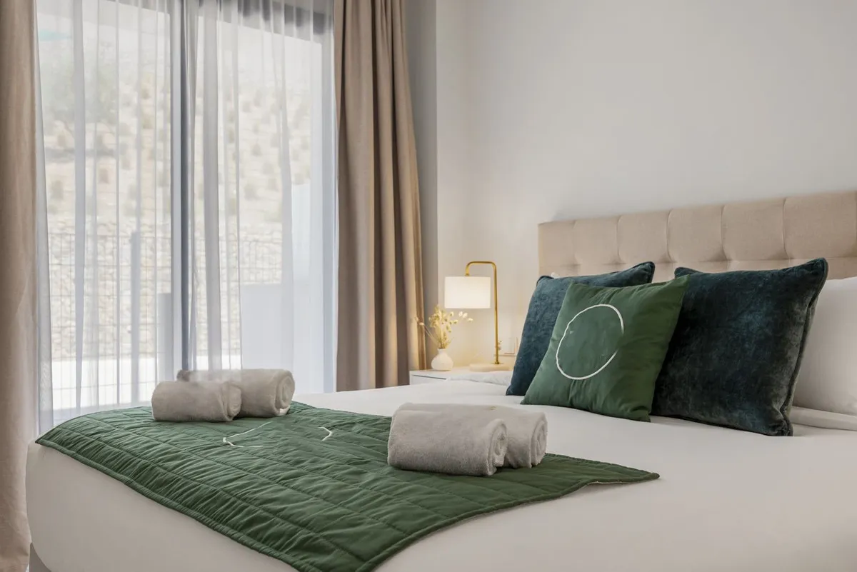 35495683-14da-49f7-ad36-7b6d0e64d4b3