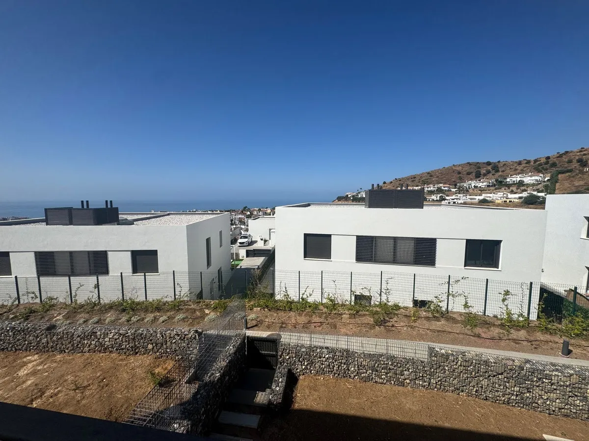 1d4e9218-ee30-48e4-8cc6-8e80b29d0d4d